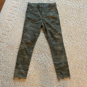 GAP CAMO PANTS